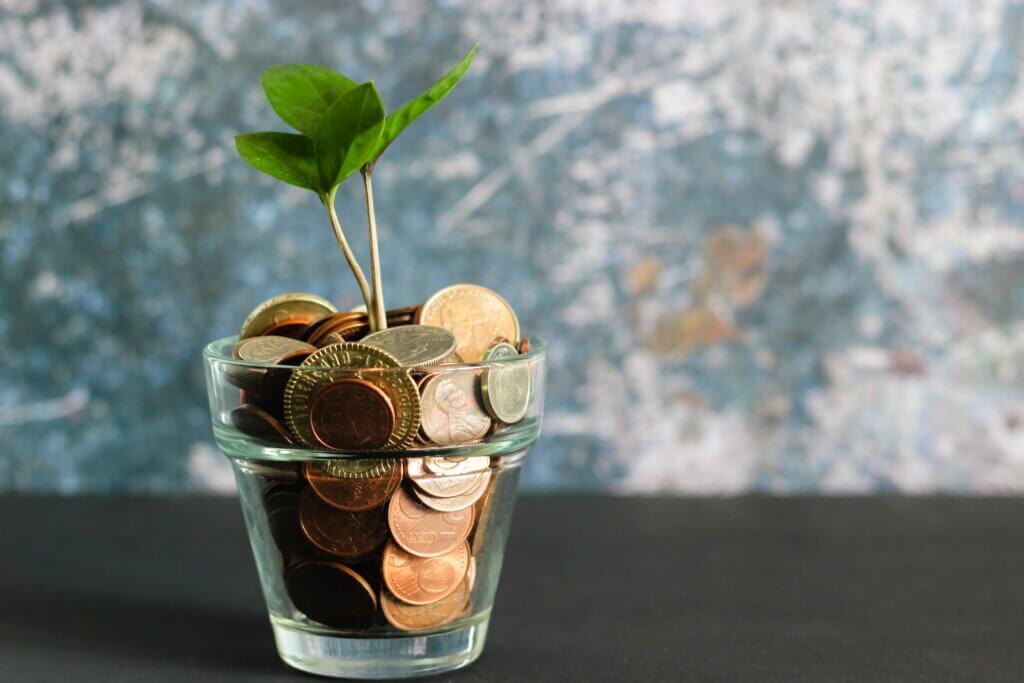 A vase full of money saved with the best student budgeting apps
