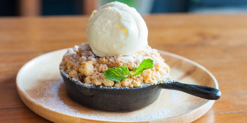 Apple crumble with ice cream on top