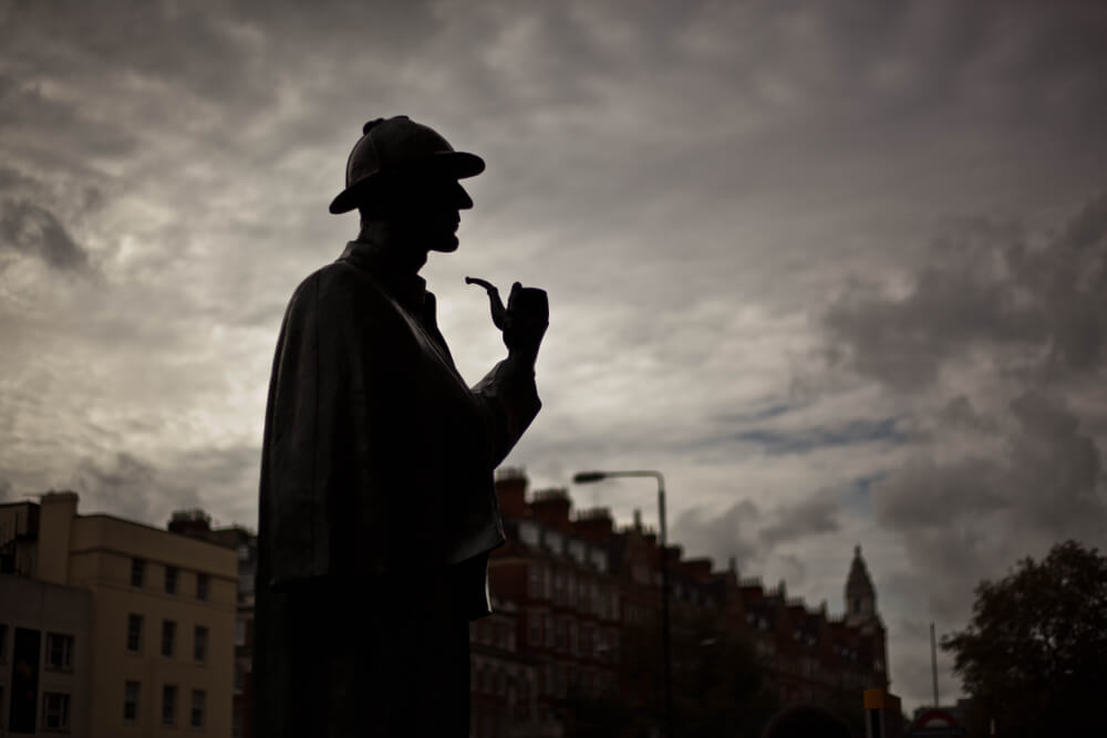 The statue of Sherlock Holmes with his pipe